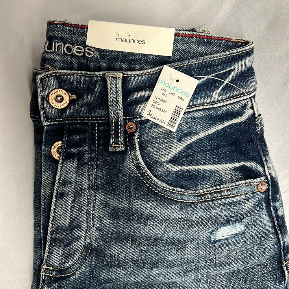 NWT - Maurices High-Rise "Boyfriend Edgely" Distressed Jeans - Size 0 Regular